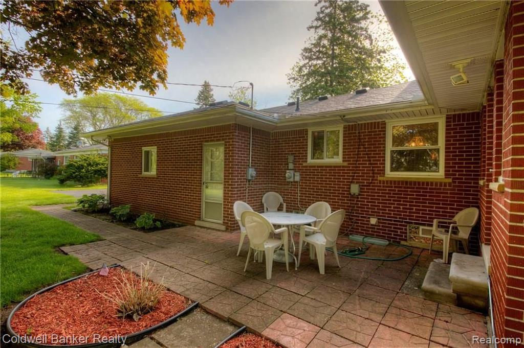 28341 Farmington Road Farmington Hills, MI 48334 - Photo 3 of 35