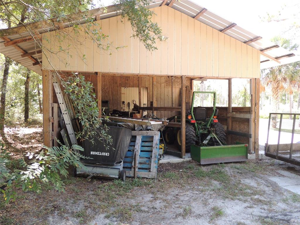 7050 Southeast Co Road 337 Morriston, FL 32668 - Photo 16 of 67 a view of outdoor space