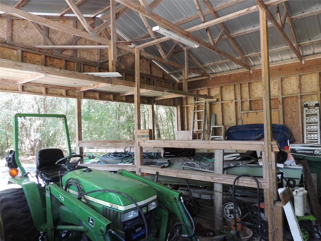 7050 Southeast Co Road 337 Morriston, FL 32668 - Photo 17 of 67 a living room filled with furniture and a table