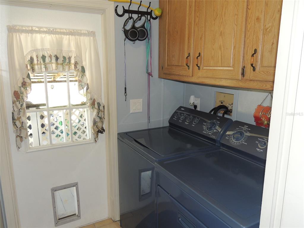 7050 Southeast Co Road 337 Morriston, FL 32668 - Photo 62 of 67 a kitchen with a stove and a window