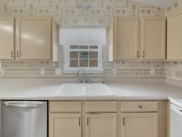 $299,900 | 314 Lake Chateau Drive, Hermitage, TN 37076