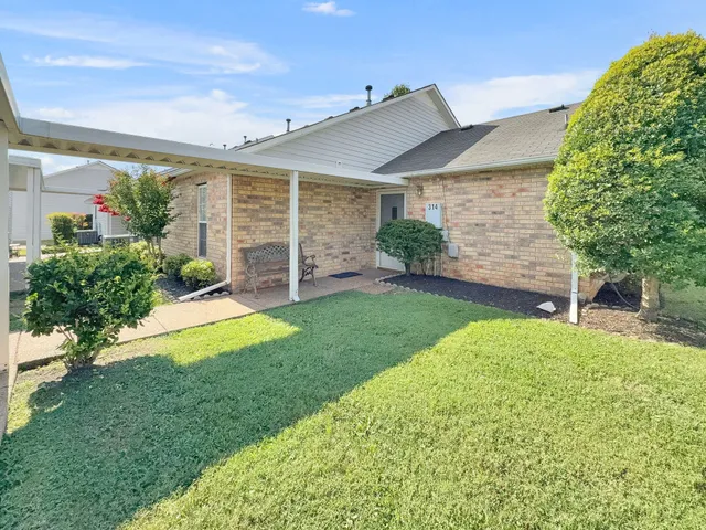 $299,900 | 314 Lake Chateau Drive, Hermitage, TN 37076