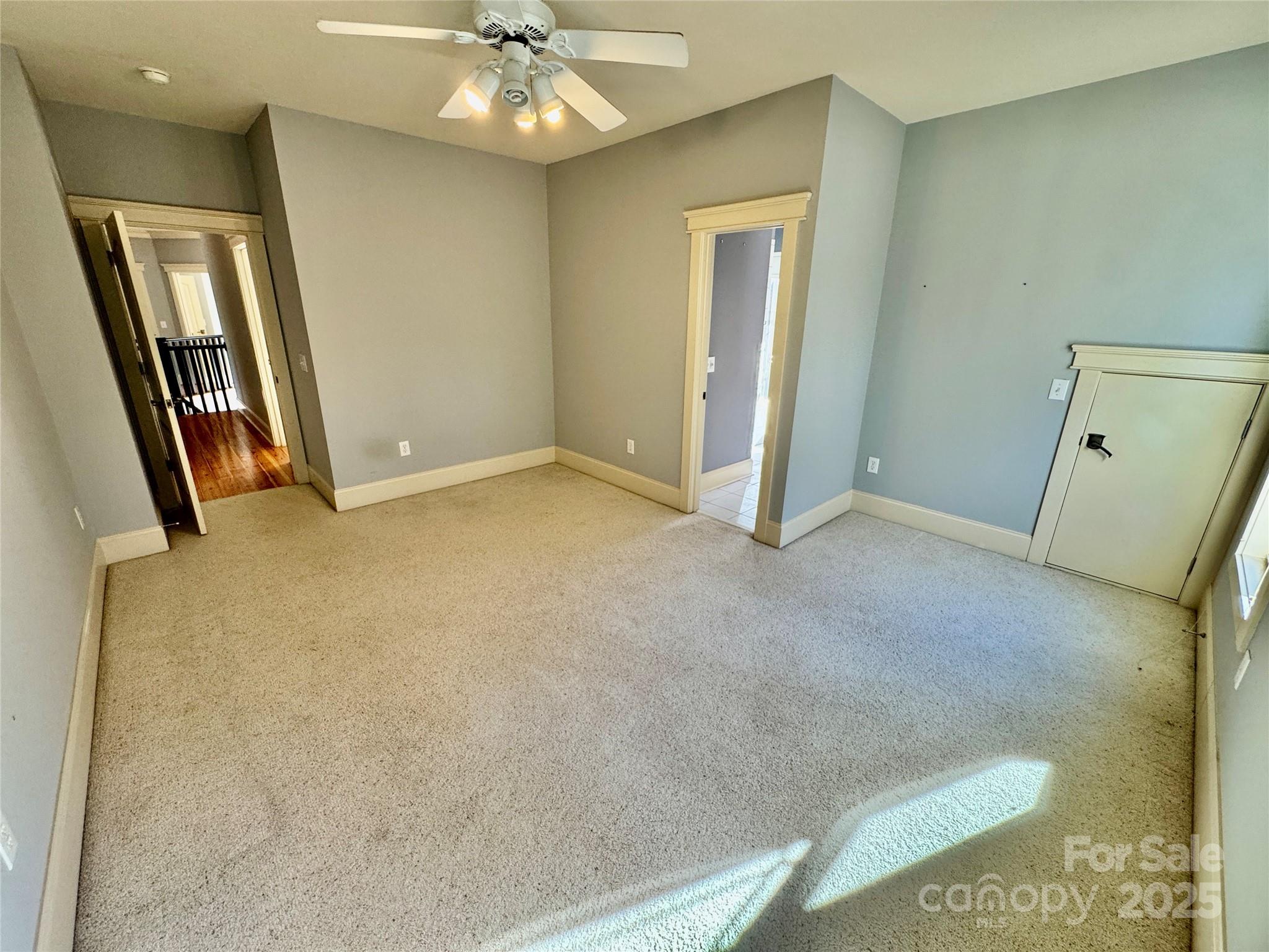 600 Baron Road Waxhaw, NC 28173 - Photo 35 of 42 an empty room with a mirror