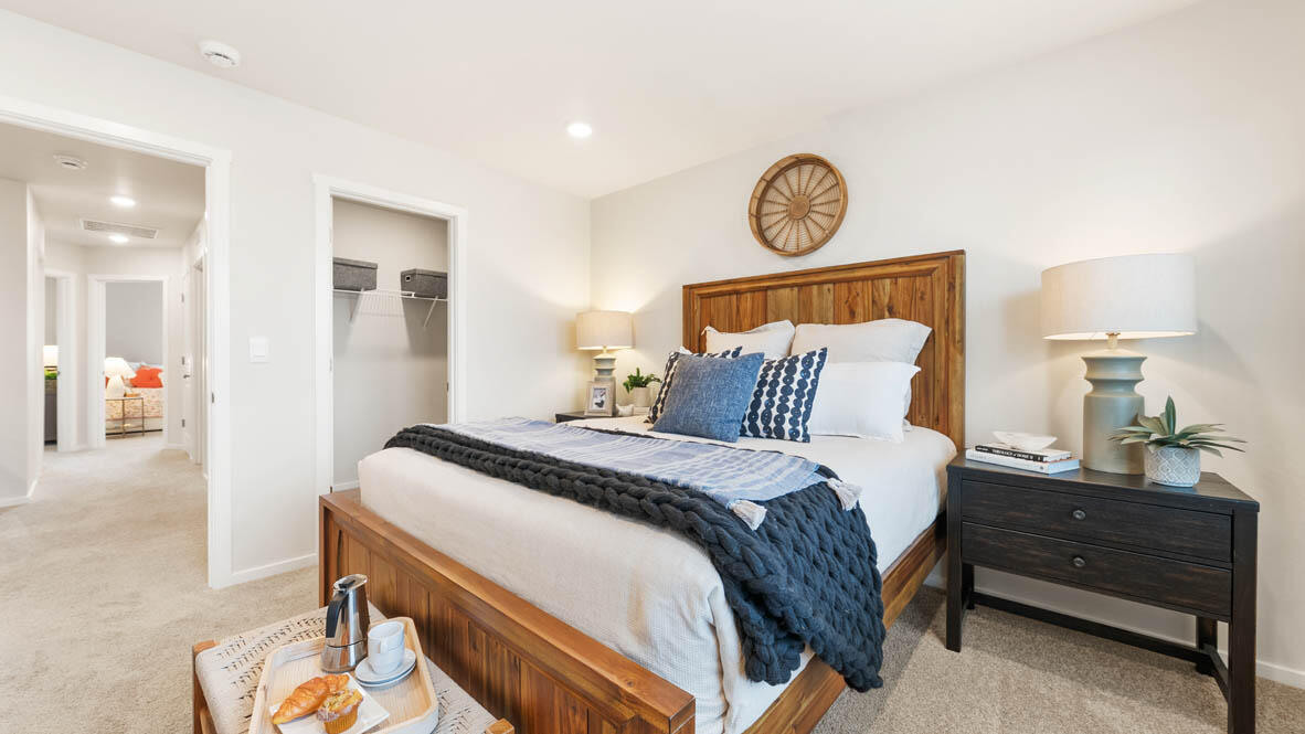 62739 Eagle Road Bend, OR 97701 - Photo 14 of 27 014 primary bedroom