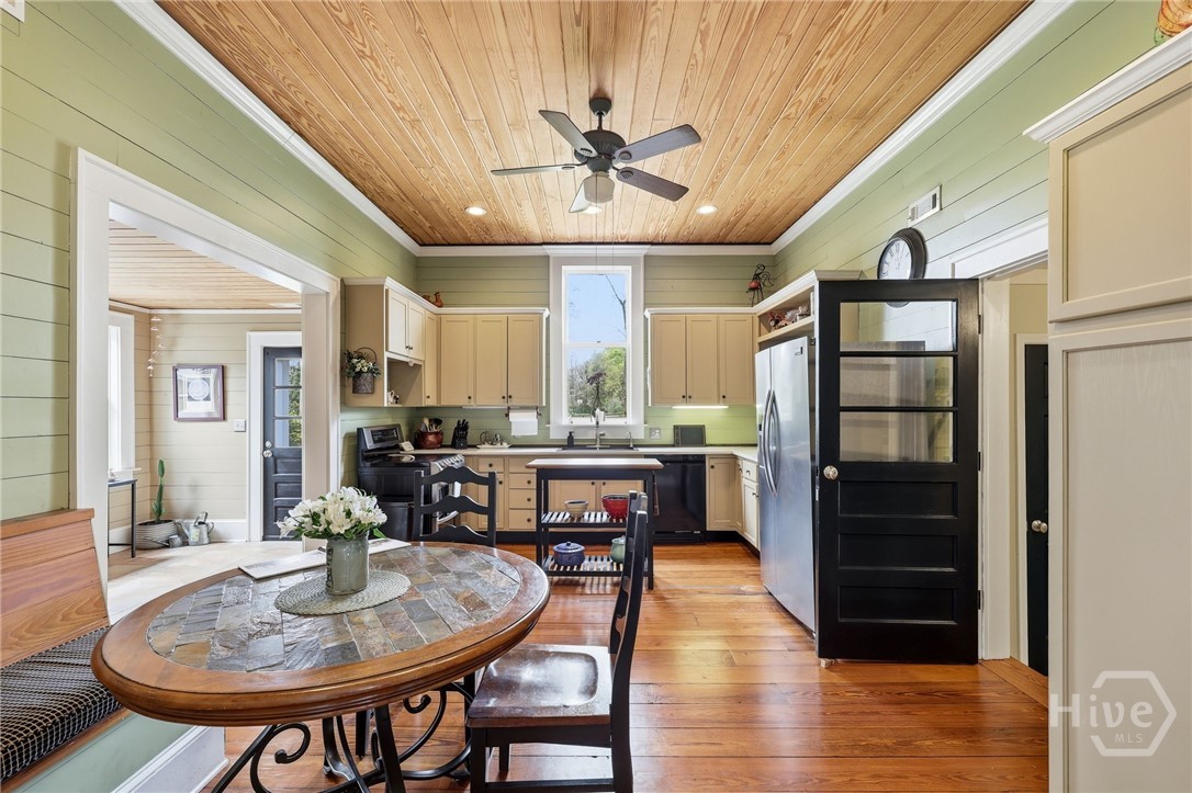 1481 Hodges Mill Road Watkinsville, GA 30677 - Photo 31 of 57 Custom banquette with seating