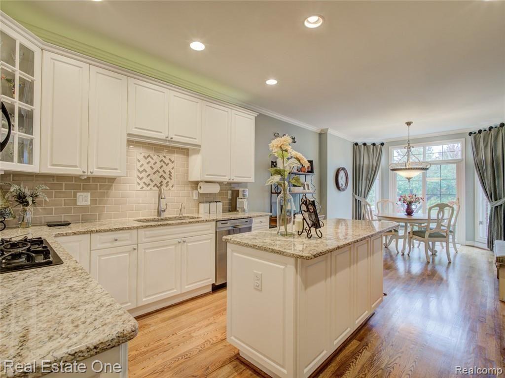 2888 Birnam Court Rochester, MI 48306 - Photo 16 of 52 DSC06663_4_5.jpg