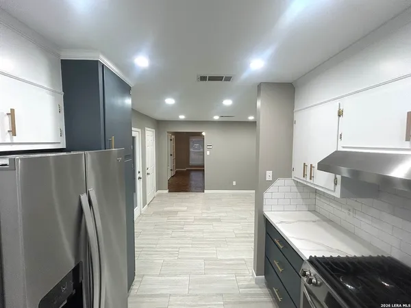 $229,000 | 1833 West Maple Drive, Orange, TX 77632