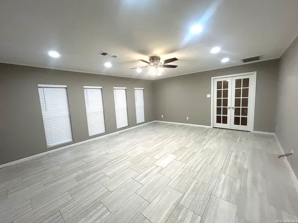 $229,000 | 1833 West Maple Drive, Orange, TX 77632