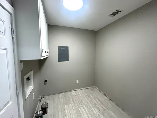 $229,000 | 1833 West Maple Drive, Orange, TX 77632