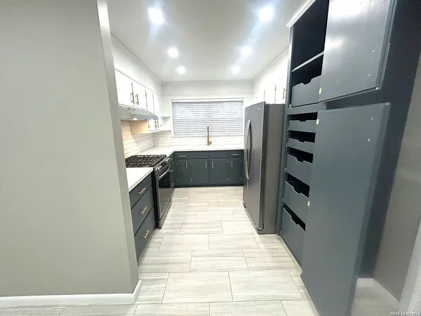 $229,000 | 1833 West Maple Drive, Orange, TX 77632