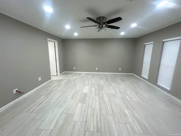 $229,000 | 1833 West Maple Drive, Orange, TX 77632