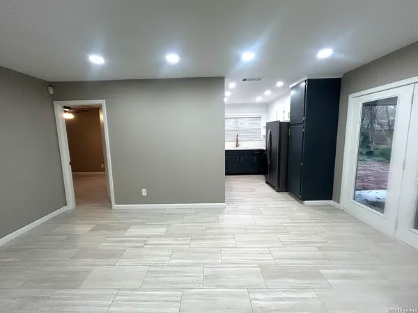 $229,000 | 1833 West Maple Drive, Orange, TX 77632