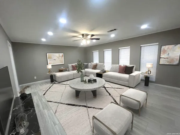 $229,000 | 1833 West Maple Drive, Orange, TX 77632
