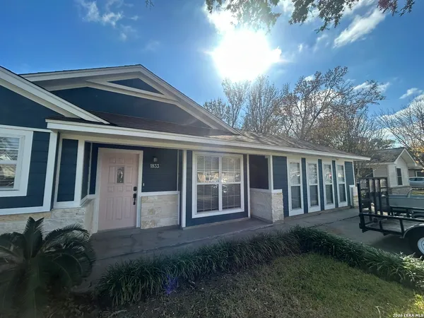 $229,000 | 1833 West Maple Drive, Orange, TX 77632