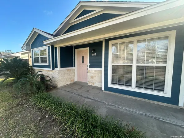 $229,000 | 1833 West Maple Drive, Orange, TX 77632