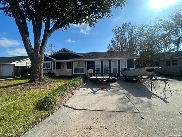 $229,000 | 1833 West Maple Drive, Orange, TX 77632