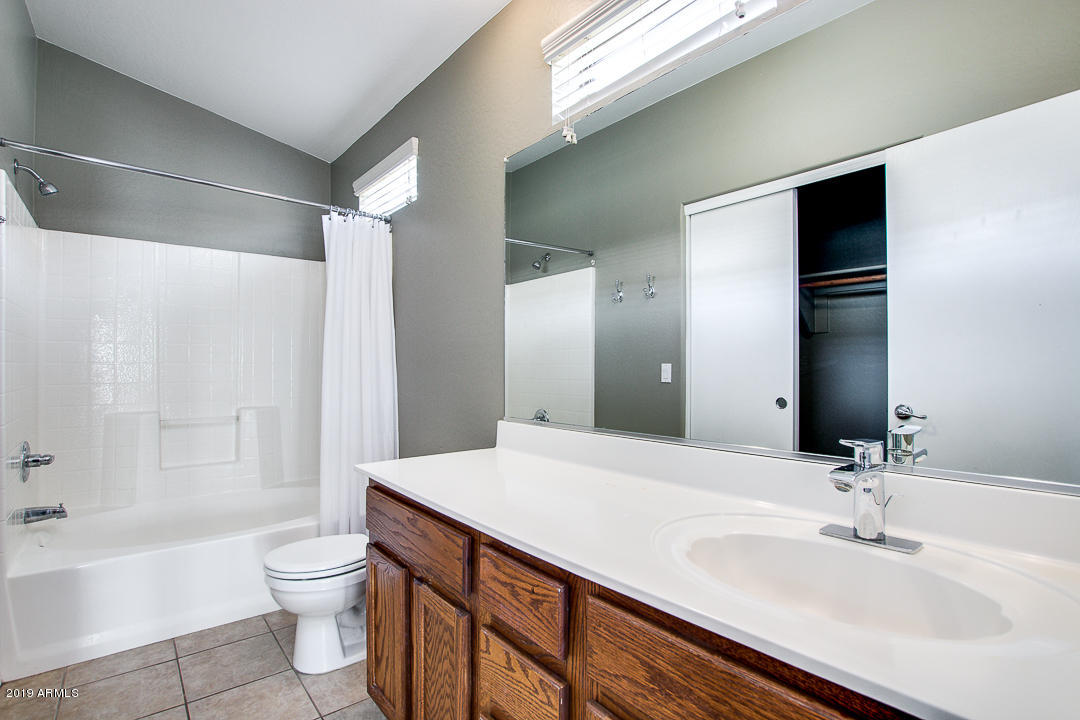 2150 East Bell Road, Unit 1005 Phoenix, AZ 85022 - Photo 21 of 29 Master Bathroom