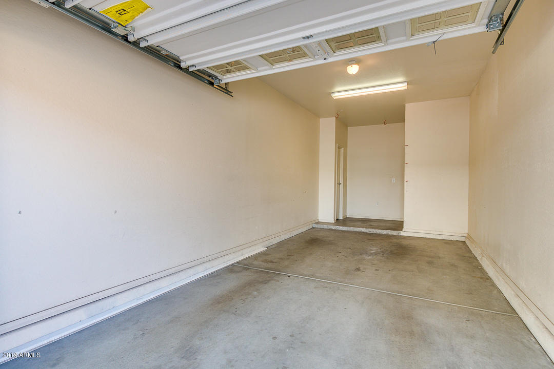2150 East Bell Road, Unit 1005 Phoenix, AZ 85022 - Photo 28 of 29 Garage