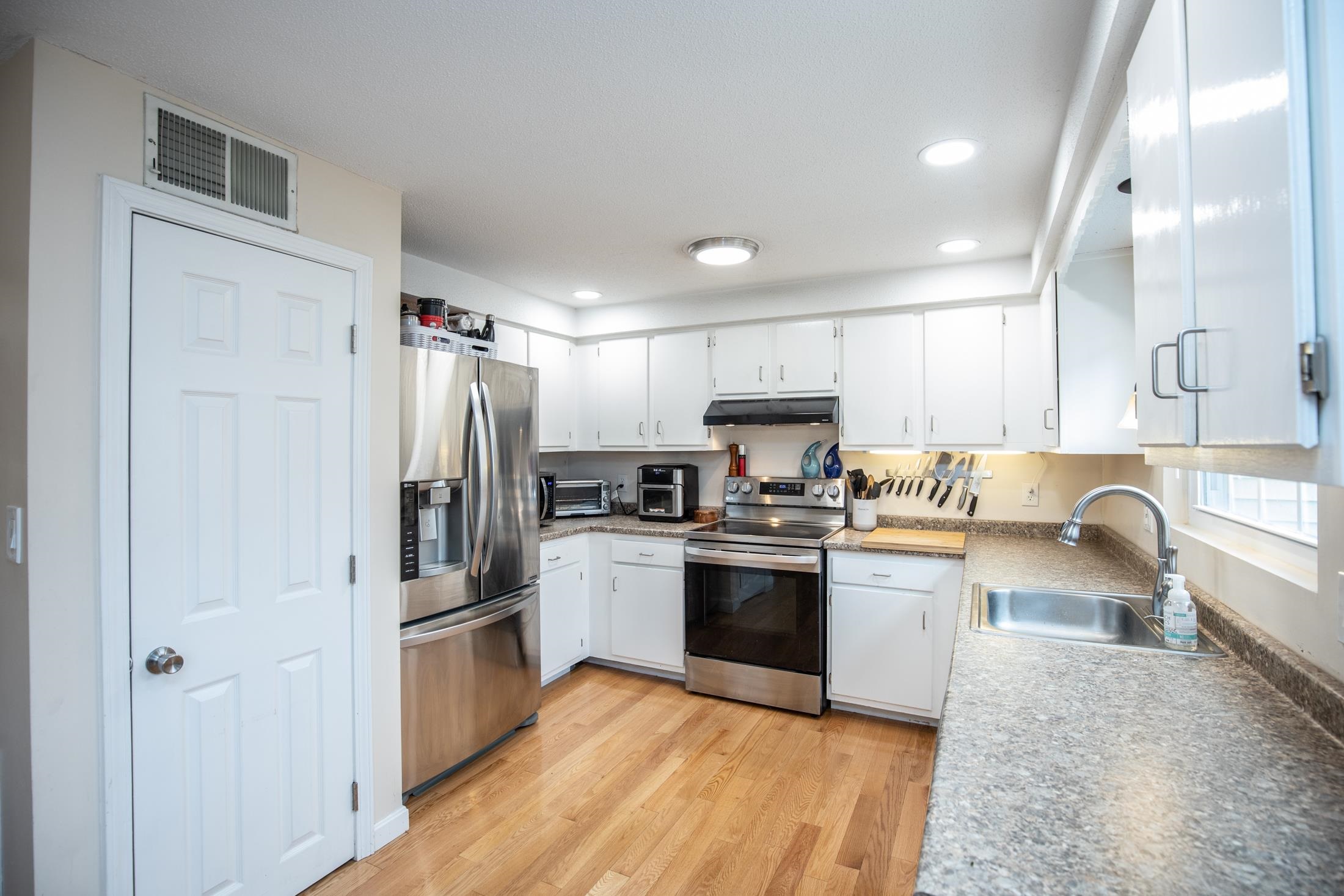 96 East Ridge Road, Unit 96 Merrimack, NH 03054 - Photo 6 of 17
