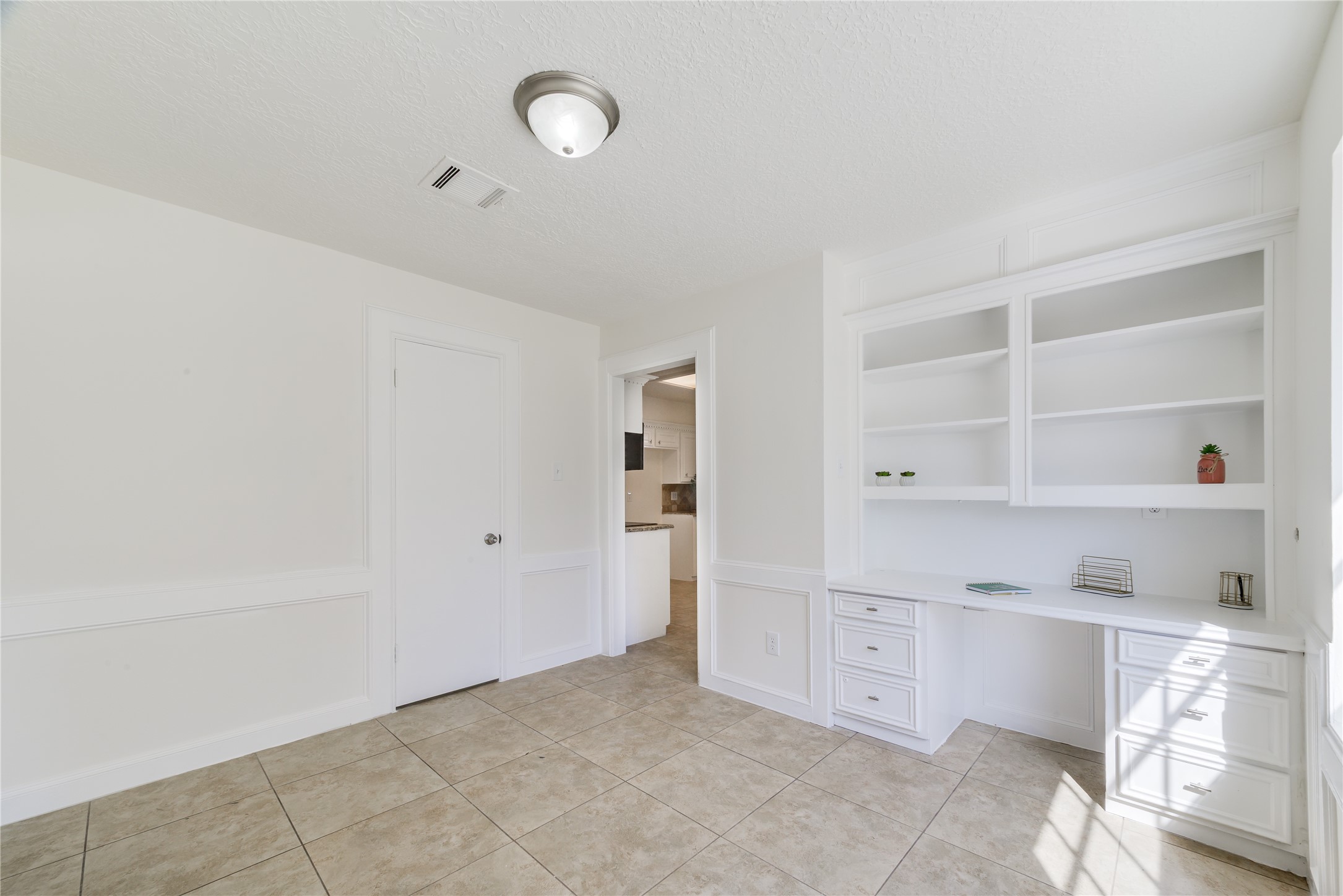 18318 Ella Boulevard Spring, TX 77388 - Photo 22 of 50 a view of cabinets and window with white walls