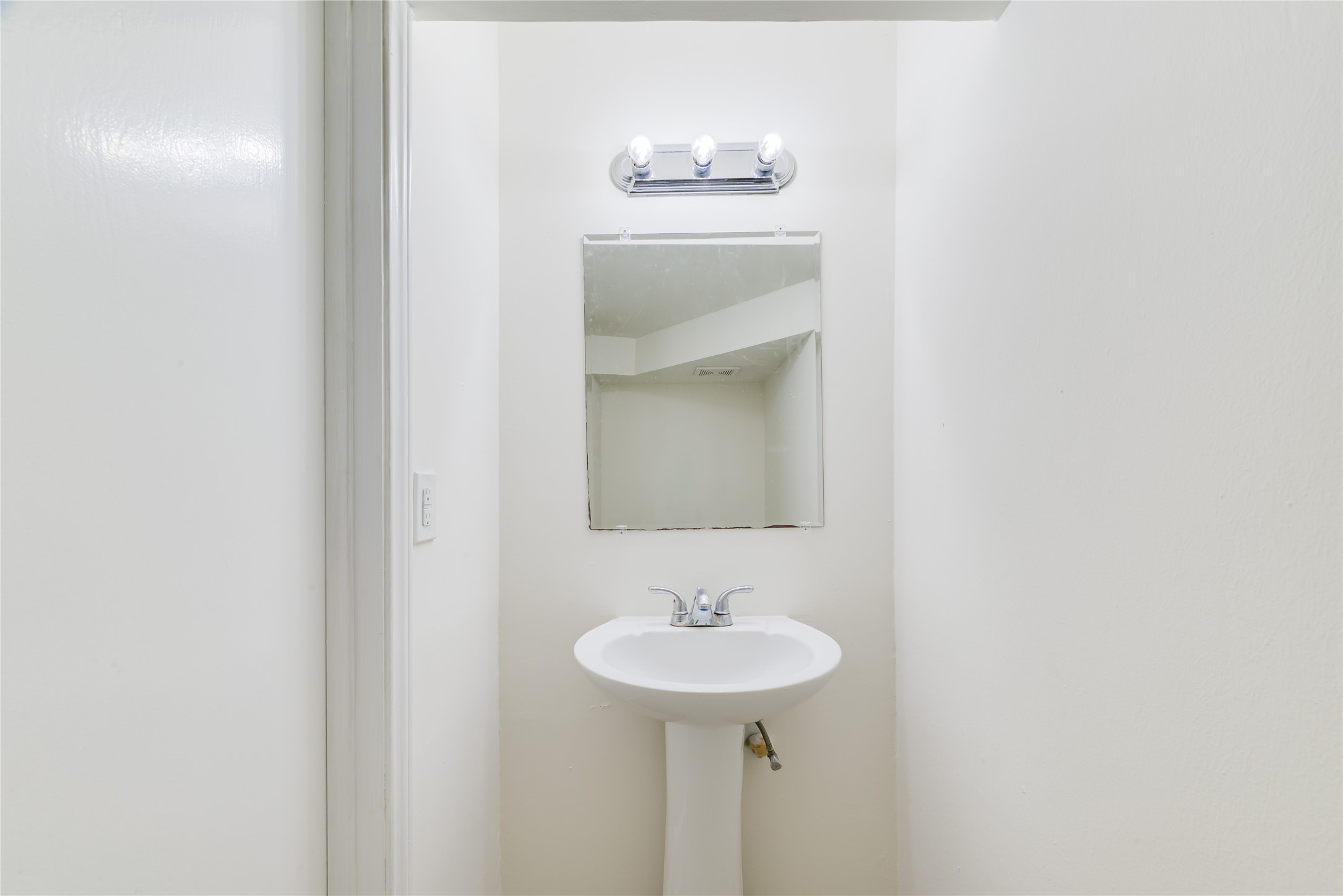 18318 Ella Boulevard Spring, TX 77388 - Photo 25 of 50 a bathroom with a sink and a mirror