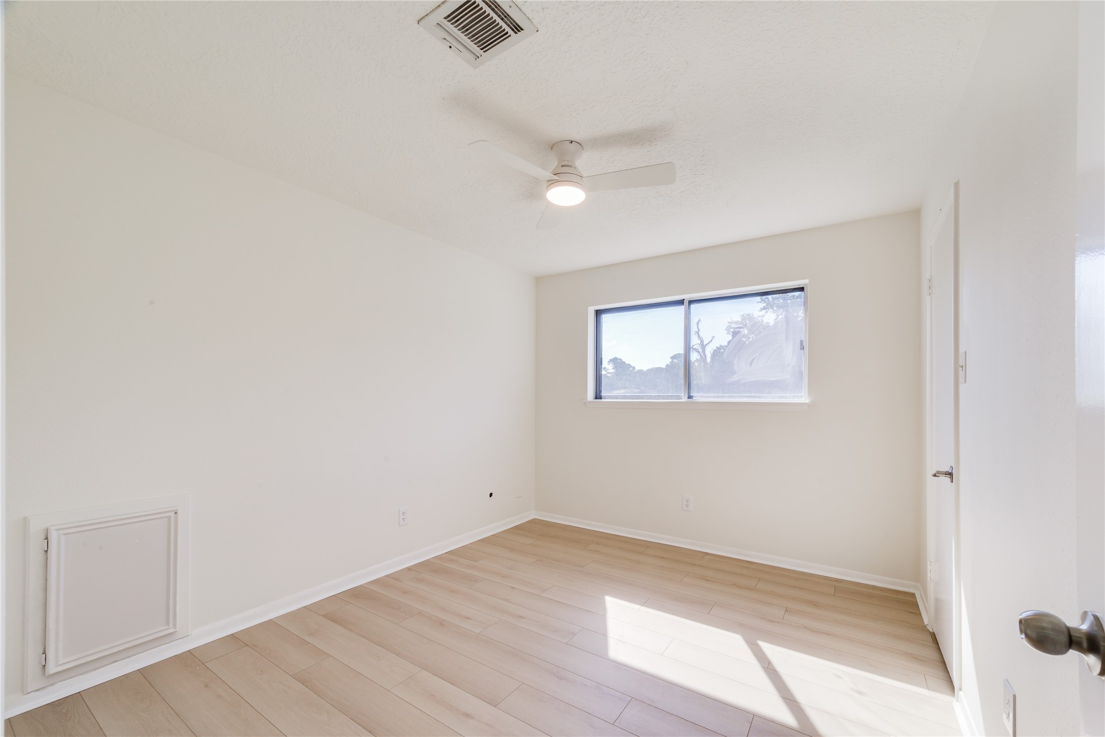 18318 Ella Boulevard Spring, TX 77388 - Photo 35 of 50 an empty room with a window