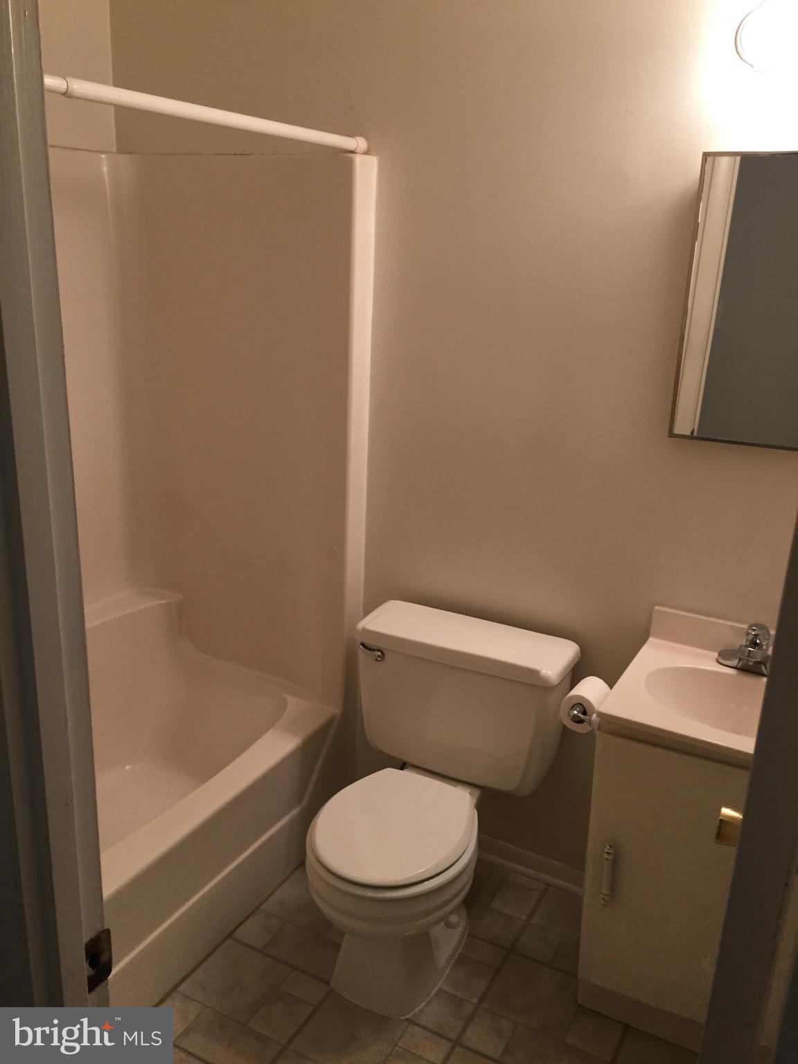 24129 Welsh Road Gaithersburg, MD 20882 - Photo 14 of 23 Hall Bath