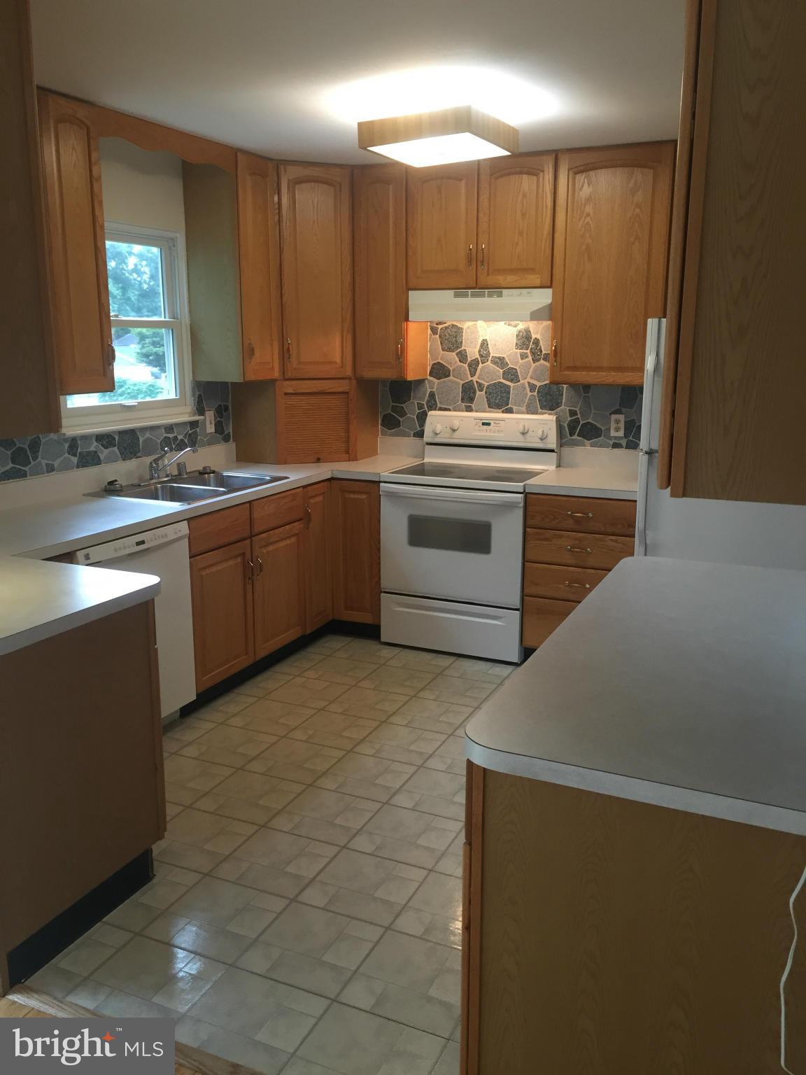 24129 Welsh Road Gaithersburg, MD 20882 - Photo 3 of 23 Kitchen