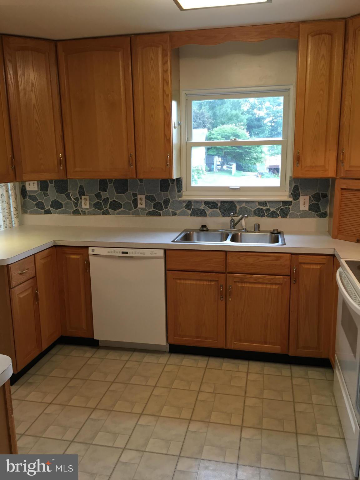 24129 Welsh Road Gaithersburg, MD 20882 - Photo 4 of 23 Kitchen