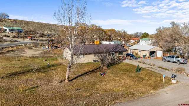 a view of residential houses with yard