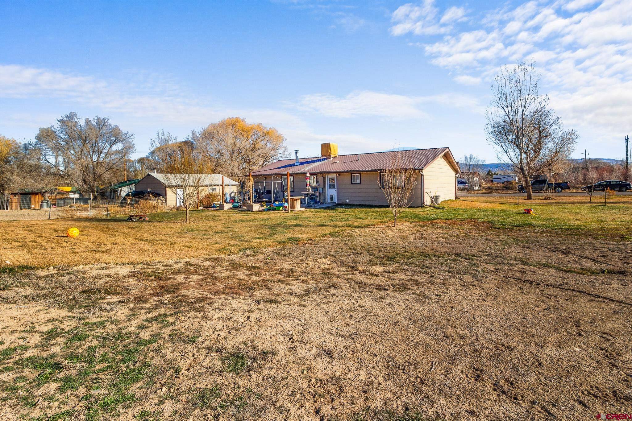 13330 L Road Montrose, CO 81401 - Photo 19 of 19 a view of a town with buildings and trees