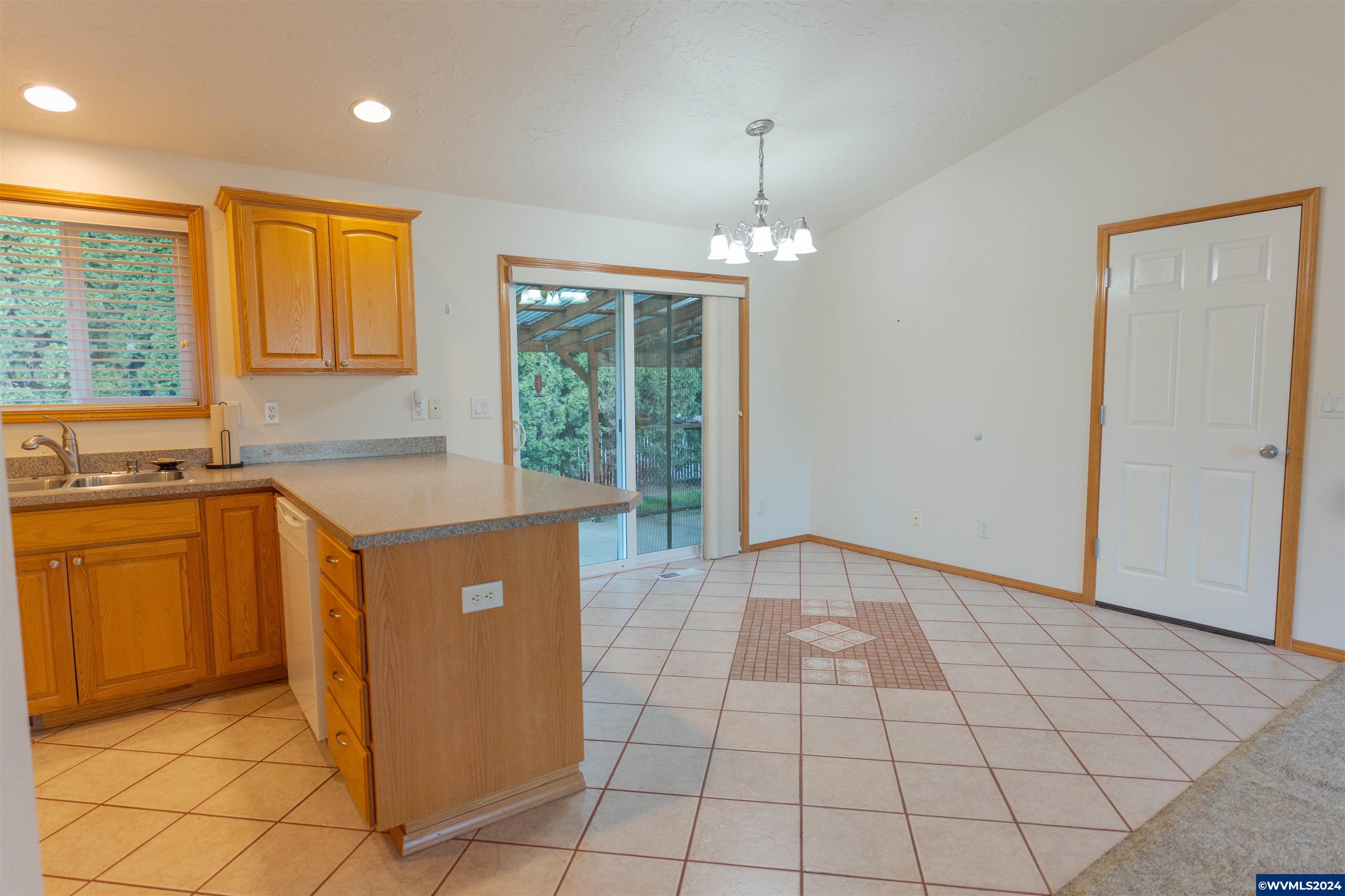 1904 Summerfield Court Southwest Albany, OR 97321 - Photo 5 of 28