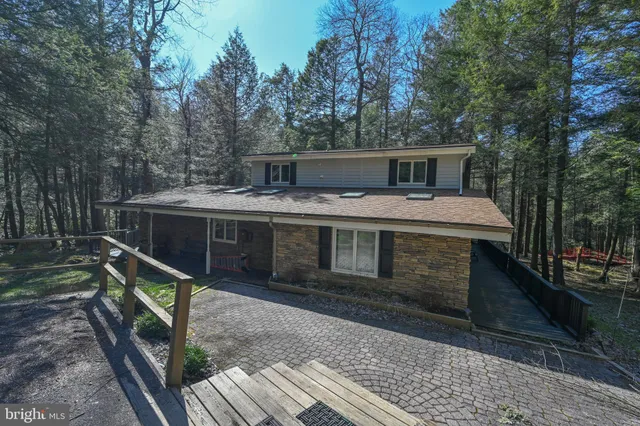 a view of a house with backyard and deck