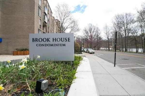 $3,800 | 44 Washington Street, Unit 701, Brookline, MA 02445
