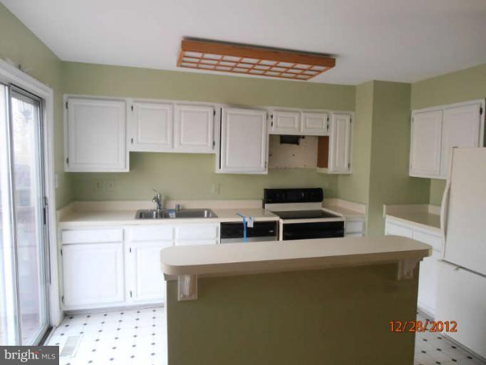 2718 Hunters Gate Terrace Silver Spring, MD 20904 - Photo 13 of 17 Kitchen