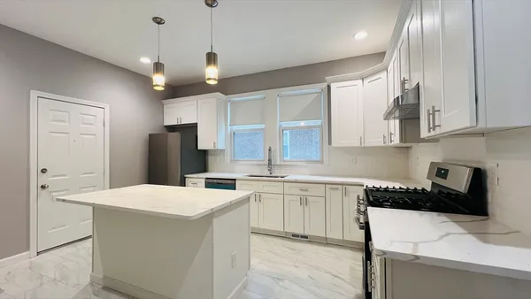 $7,000 | 206 Winchester Street, Unit 206, Brookline, MA 02446