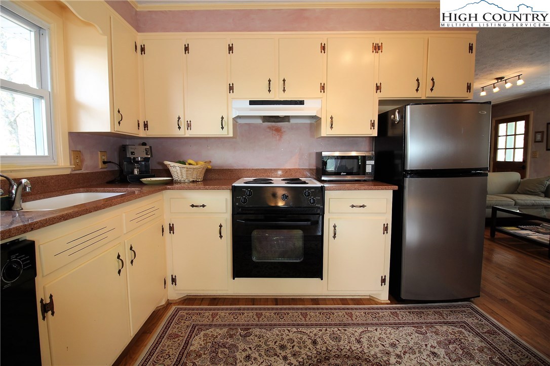 746 Stadium Drive Boone, NC 28607 - Photo 13 of 30 Gallery Image 13