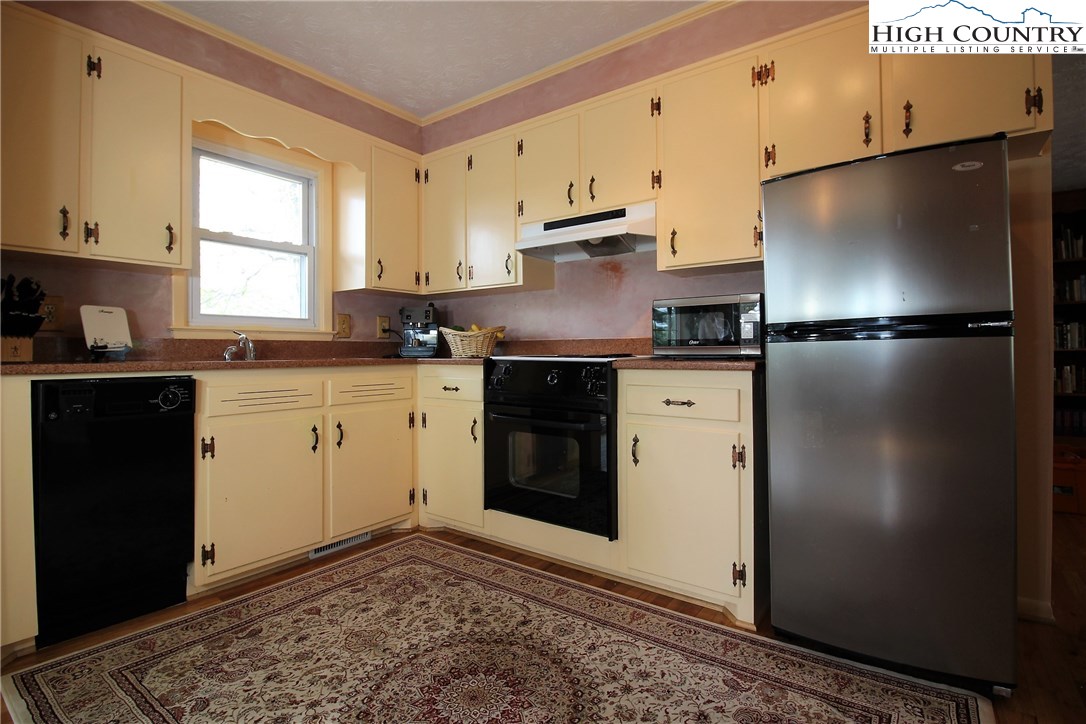 746 Stadium Drive Boone, NC 28607 - Photo 14 of 30 Gallery Image 14