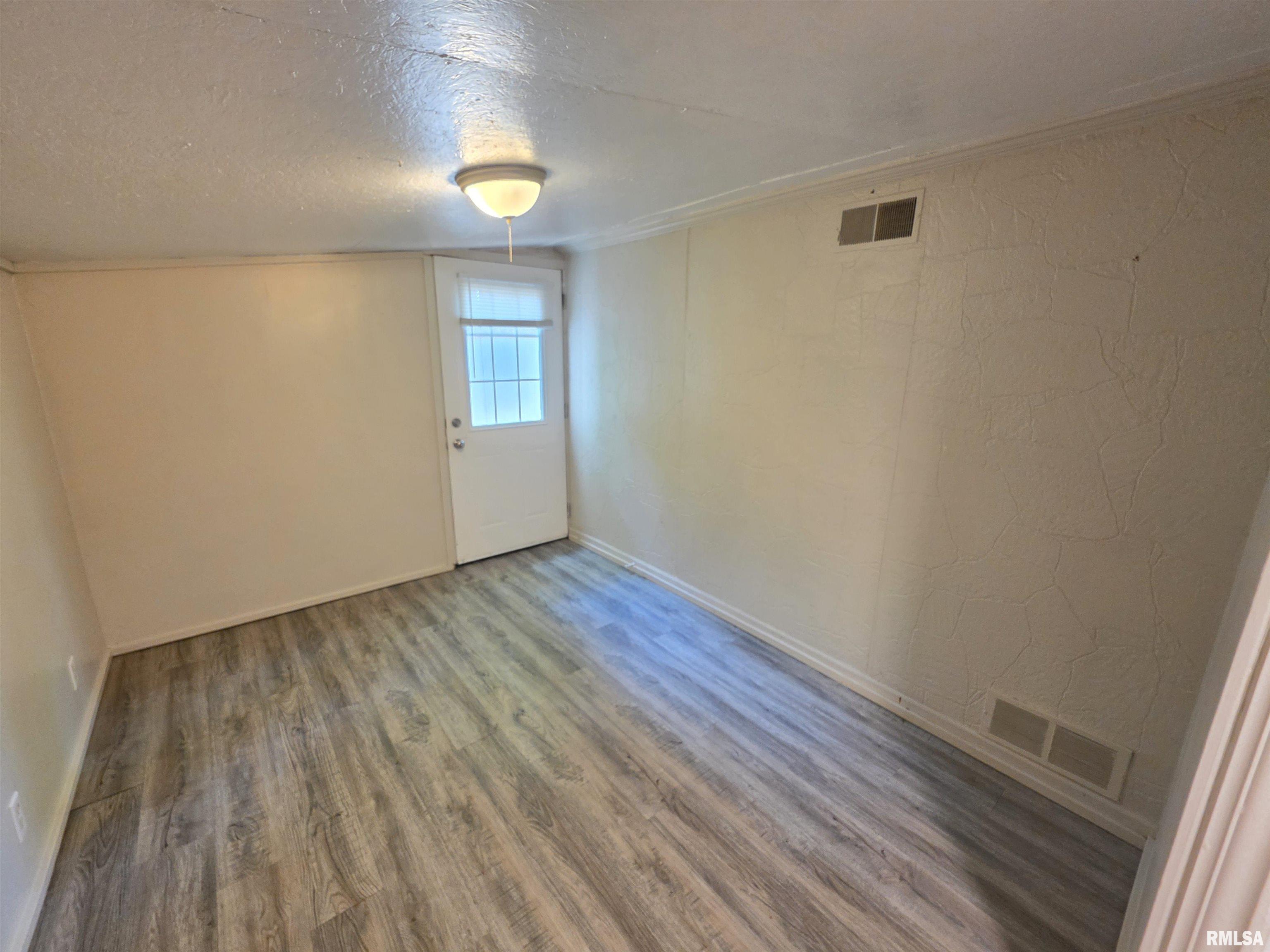 428 La Rosh Court Creve Coeur, IL 61610 - Photo 7 of 10