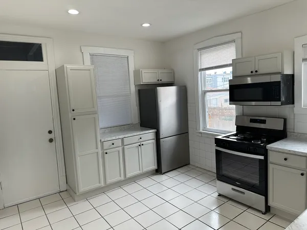 $1,900 | 2139 North Karlov Avenue, Unit 2, Chicago, IL 60639