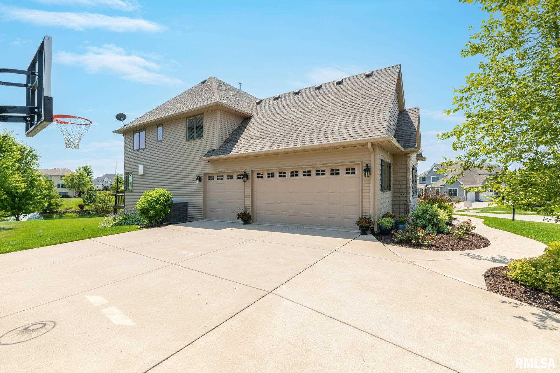 6267 Cardinal Road Bettendorf, IA 52722 - Photo 2 of 46 Gallery Image 2