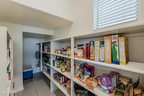a en suite spacious bathroom with a double vanity sink and a mirror