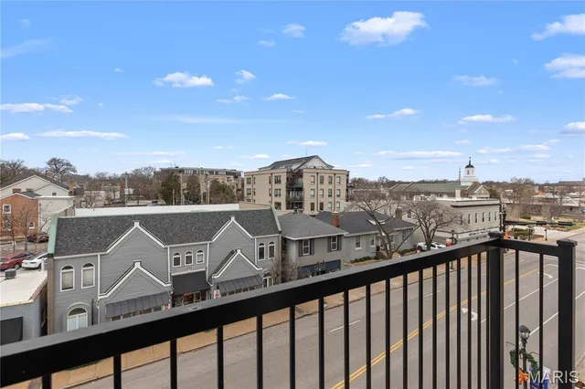 $263,500 | 200 South Kirkwood Road, Unit 320, Kirkwood, MO 63122