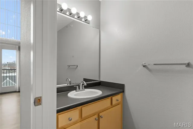 $263,500 | 200 South Kirkwood Road, Unit 320, Kirkwood, MO 63122