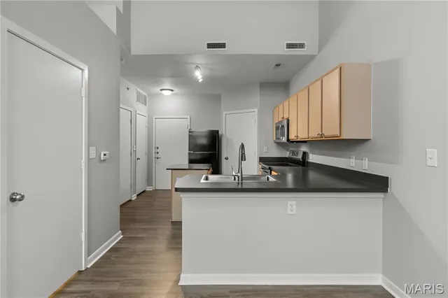 $263,500 | 200 South Kirkwood Road, Unit 320, Kirkwood, MO 63122