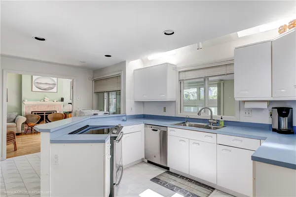 $3,500 | 1 Ledge Road, Newport, RI 02840