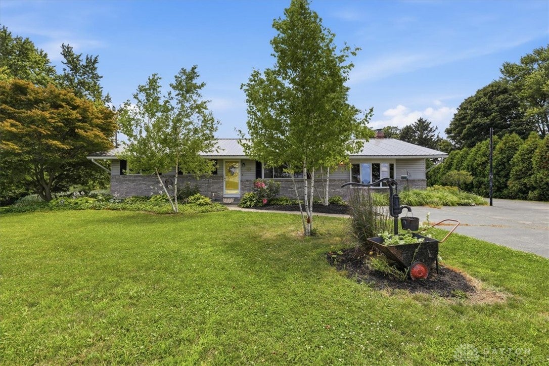 6343 Old Columbus Road Springfield, OH 45502 - Photo 2 of 60 Gallery Image 2