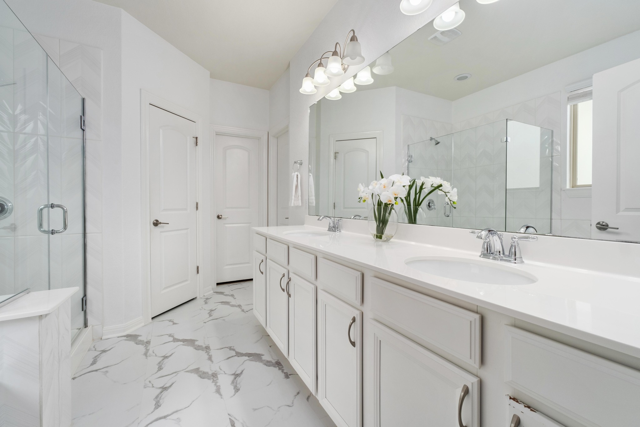 15905 Windroot Street Austin, TX 78728 - Photo 11 of 30 Primary Bath