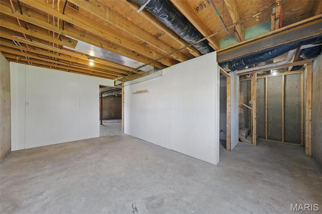 908 Railroad Avenue Foley, MO 63347 - Photo 23 of 37