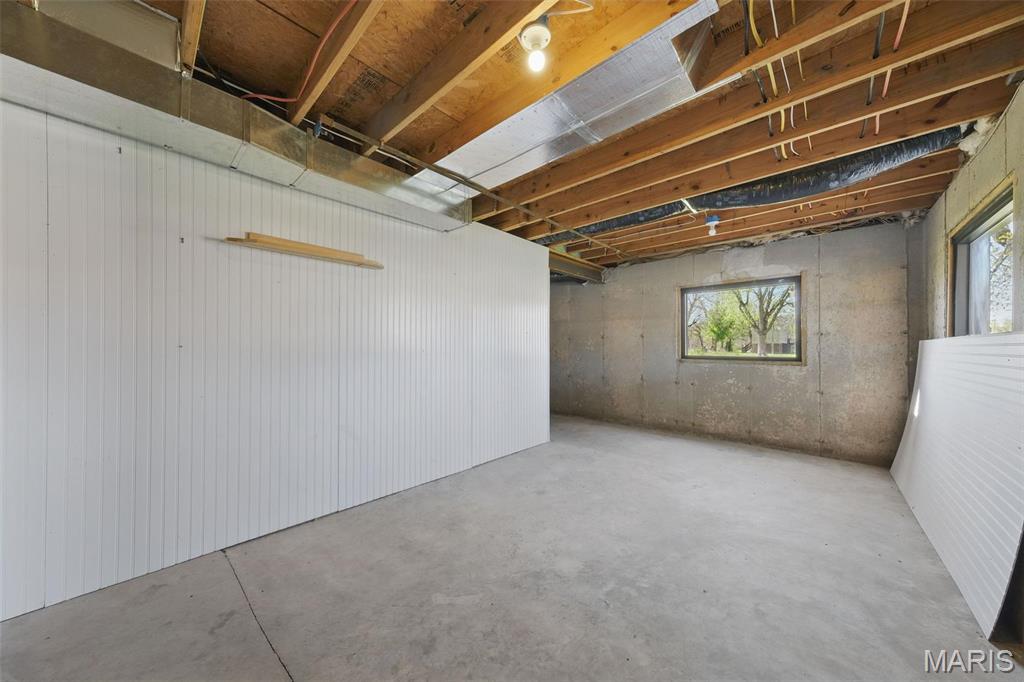 908 Railroad Avenue Foley, MO 63347 - Photo 24 of 37